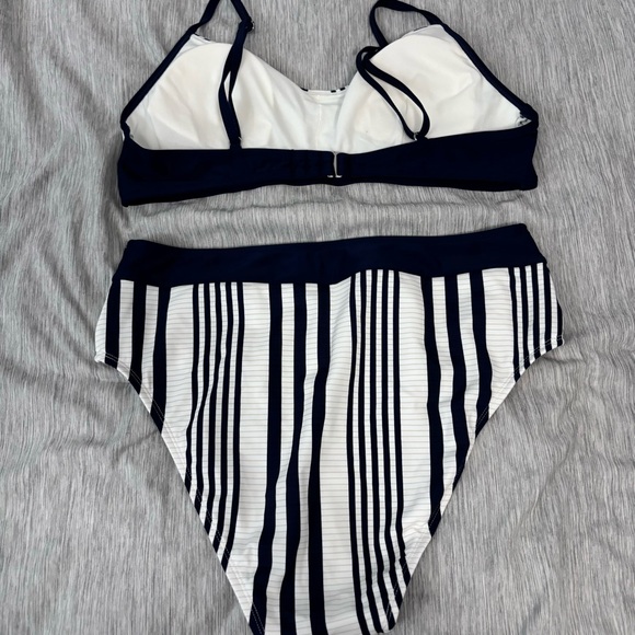 Striped swimsuit - Picture 3 of 13